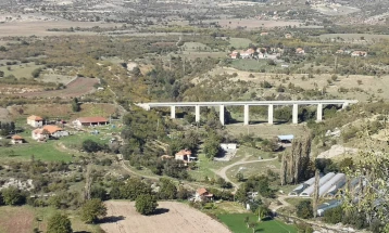 Нема да се уриваат 30-годишните столбови на пругата до Крива Паланка, решението е во еврокодовите