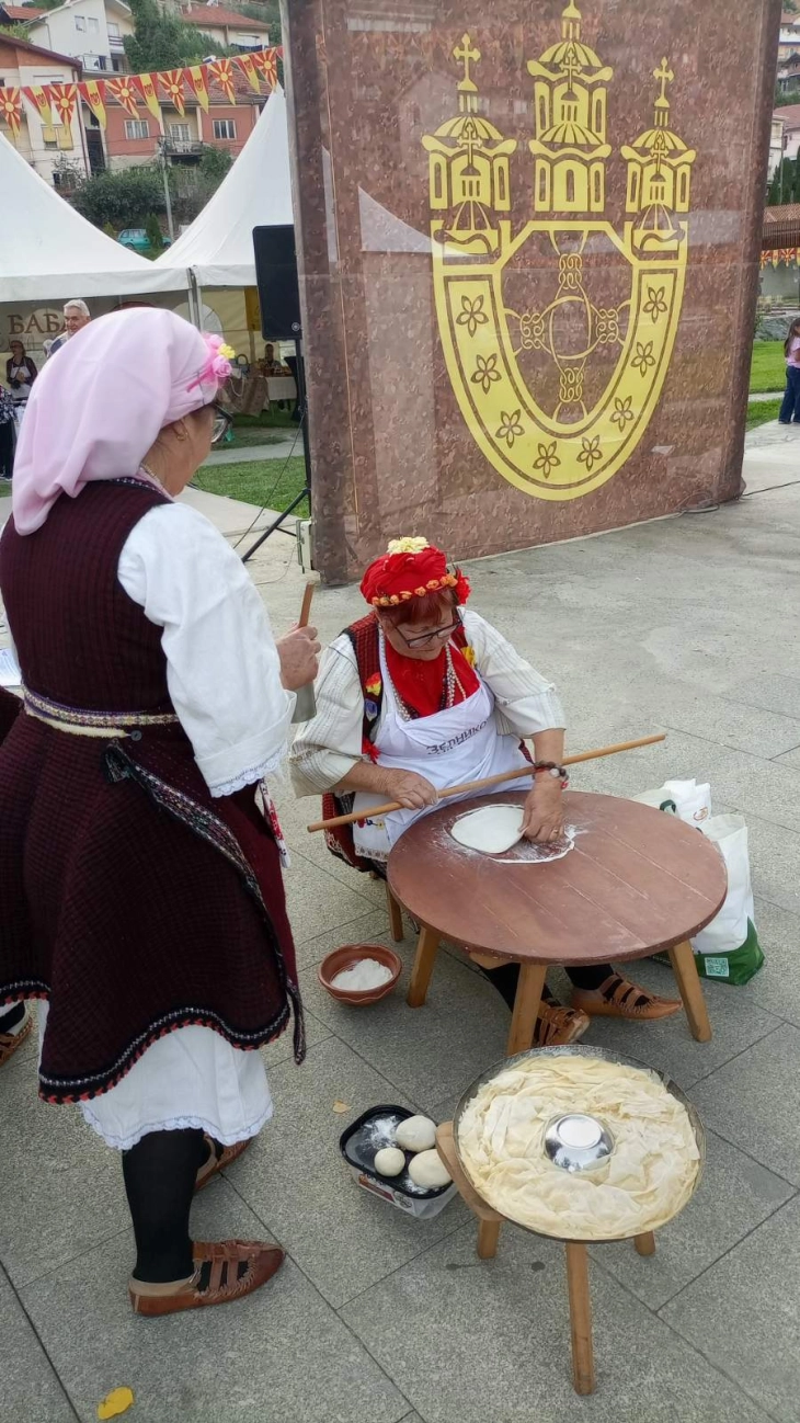 Традиционалните занаети, ракотворби и храна, претставени на „Шопско село 2025