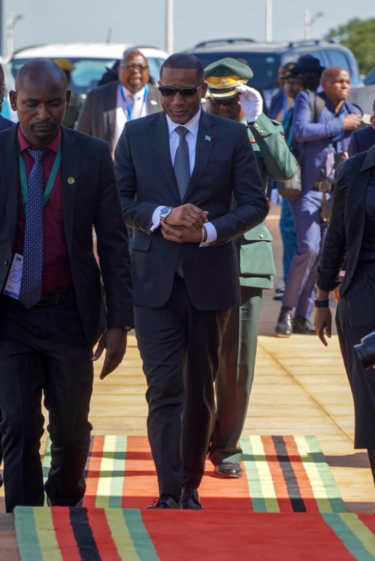 Претседателот на Боцвана прогласи вонредна состојба во јавното здравство поради недостиг на лекови и медицинска опрема