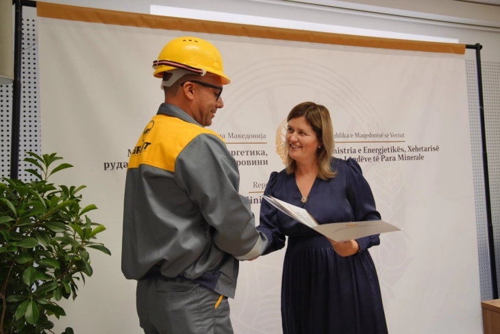 Bozhinovska awards miners on Macedonian Miners Day