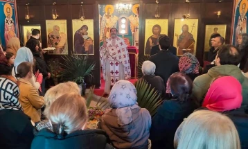 Света литургија на празникот Успение на Пресвета Богородица во црквата Св. Атанасиј Александриски во Ѓорче Петров