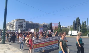 Мал одзив на протестот во Атина во рамките на 24-часовниот штрајк на синдикатот на вработените во јавниот сектор