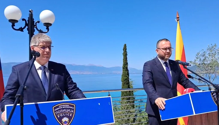 Прес-конференција на министрите Панче Тошковски и Боштјан Поклукар (во живо)