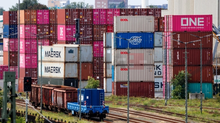 BE dëshiron të ulë tarifat për mallrat amerikane për të përmbushur marrëveshjen tregtare