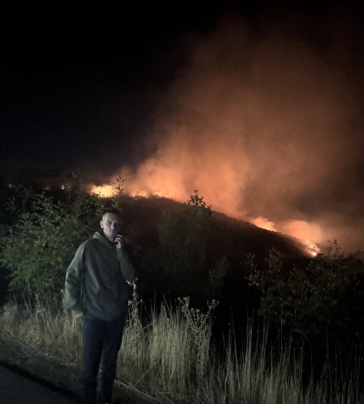 ЦУК: Пожарот кај село Церово се шири кон Карпалак и скопскиот регион, нема загрозени населени места и објекти