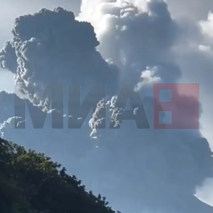 Shpërthim i vullkanit Shinmoe në Japoni, hiri u ngrit 5,5 kilometra në ajër