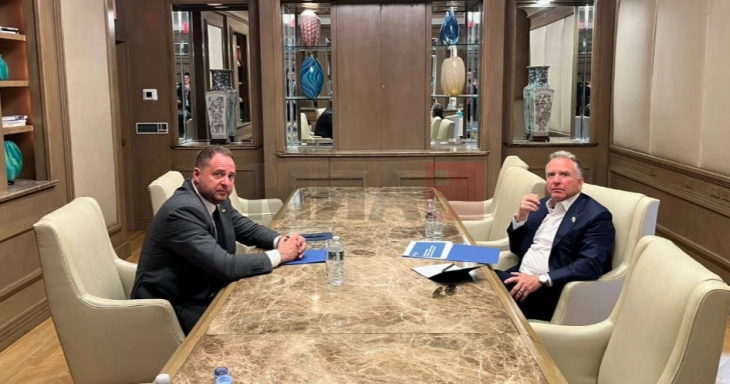 Jermak u takua me Uitkofin në Nju-Jork