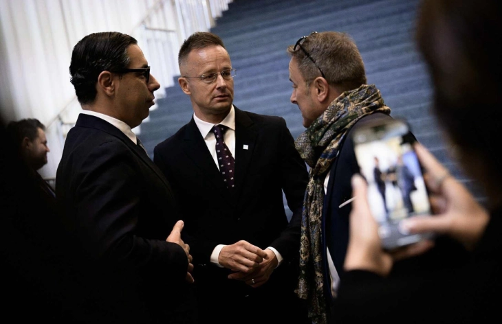 Сијарто: Унгарија нема да поддржи воена операција на ЕУ во Украина