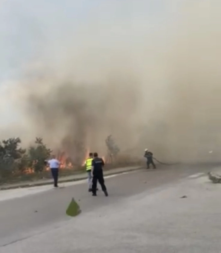 Полициски службеници спречија ширење на пожар на СЦ Борис Трајковски, евакуирана публиката