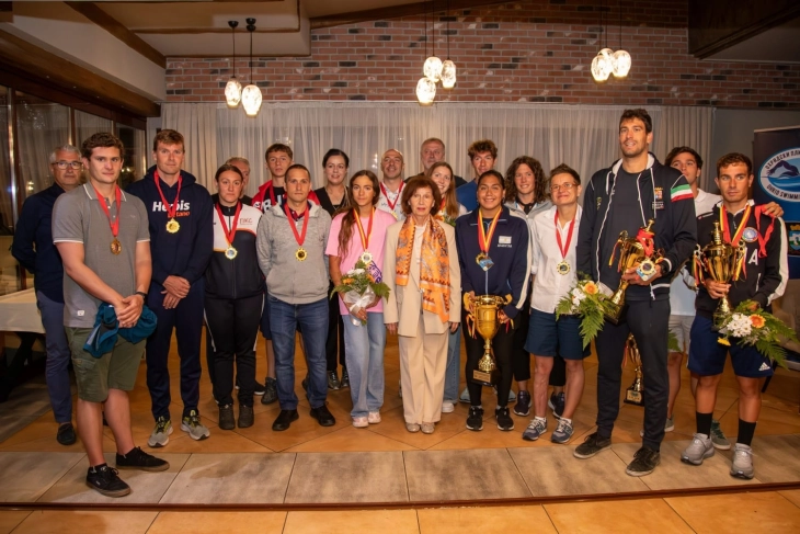 Сиљановска-Давкова ги додели наградите на победниците на 38. Охридски пливачки маратон