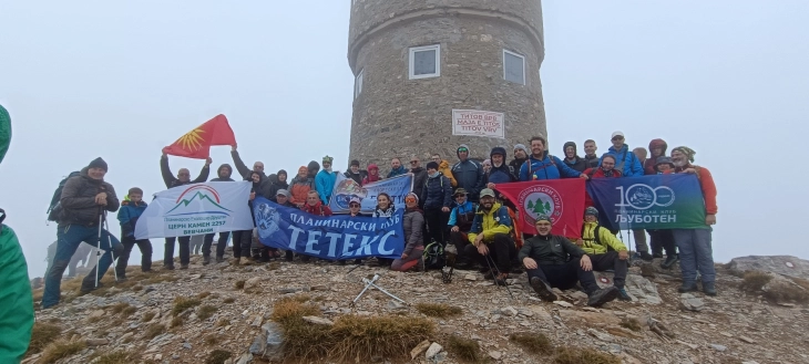 Успешно летно искачување на Титов Врв и покрај силен ветер
