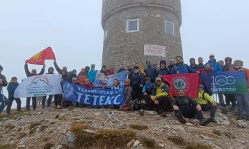 Успешно летно искачување на Титов Врв и покрај силен ветер