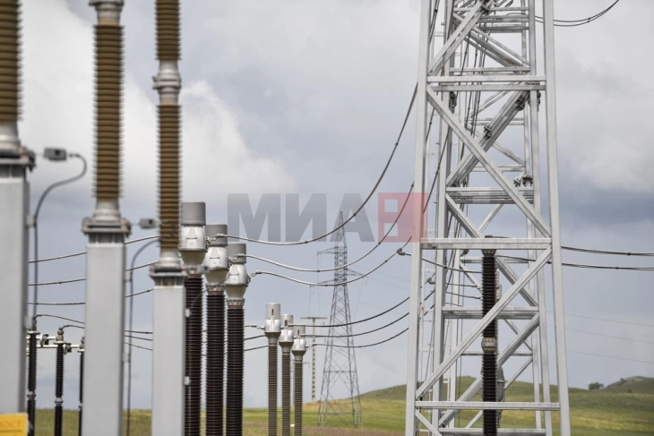 Електродистрибуција: Поради пожарот кај Вардариште превентивно исклучен далекуводот што ги снабдува трафостаниците „Аеродром” и „Исток”