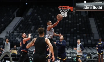 Вестбрук и Симонс бараат повеќе од минимум за ветерани и можат да останат без клуб