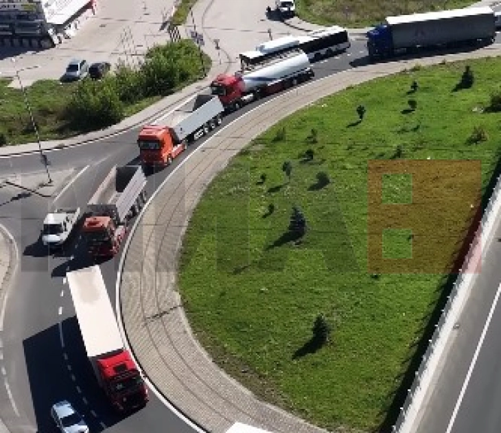 Автопревозници во БиХ ги блокираа патиштата, царинските терминали и граничните премини