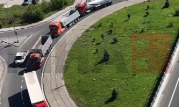 Автопревозници во БиХ ги блокираа патиштата, царинските терминали и граничните премини