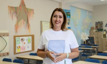 Ministrja Manastirliu paralajmëroi para fillimit të vitit shkollor në Shqipëri: Në shkollë pa telefona