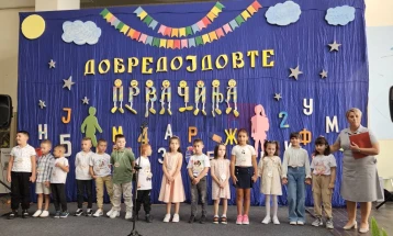 Општините Свети Николе и Пробиштип доделуваат парична помош за првачињата и средношколците во прва година