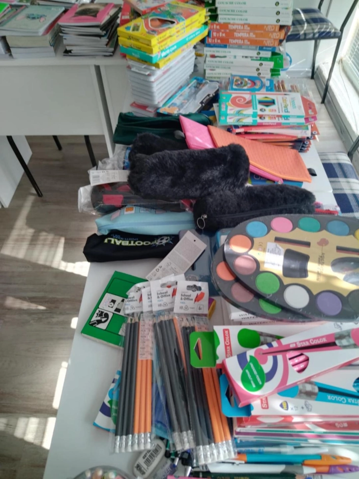 Општинскиот Црвен крст Велес реализира успешна акција за собирање на училишен прибор