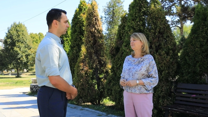 Шукова: Топли училници, деблокирана администрација и финансиска стабилност во скопските училишта