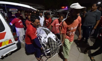 Në sulmin vetëvrasës në Pakistan jetën e kanë humbur 11 persona