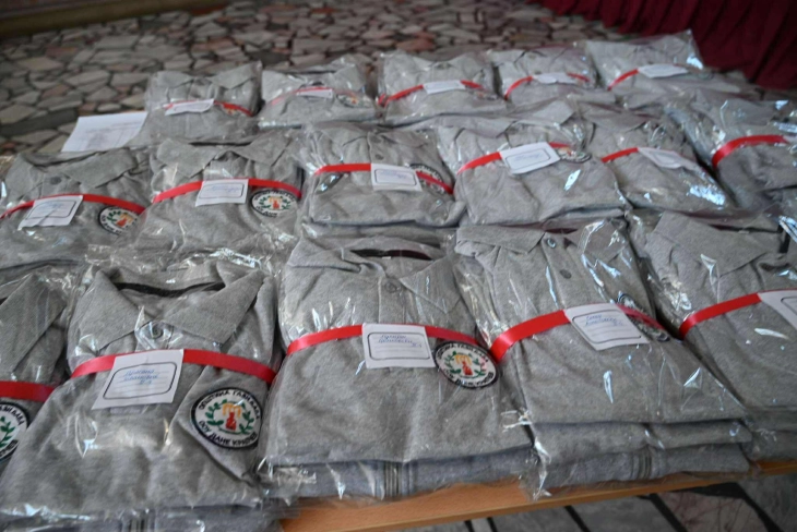 Бесплатни униформи за 6.800 ученици во Гази Баба