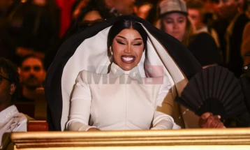 Раперката Карди Би ослободена од обвиненија за напад во 2018 година