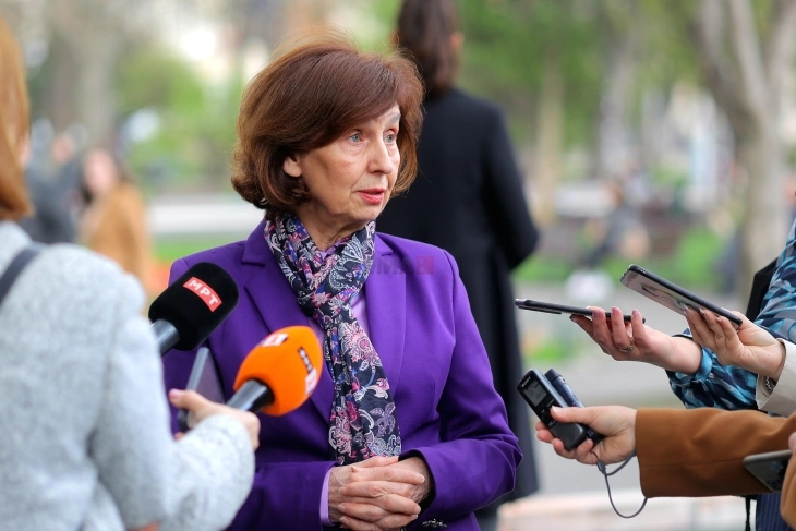 Siljanovska-Davkova: Në vend të deklaratës për linjat e kuqe të shtetit, partitë të dakordohen se si do të veprojnë jashtë shtetit