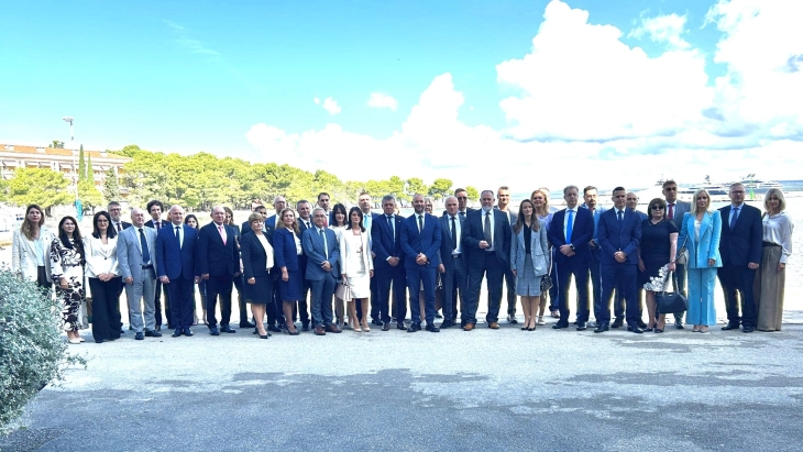 Коцевски и Абази на регионална конференција во Хрватска за соработка во санкционирањето на воените злосторства