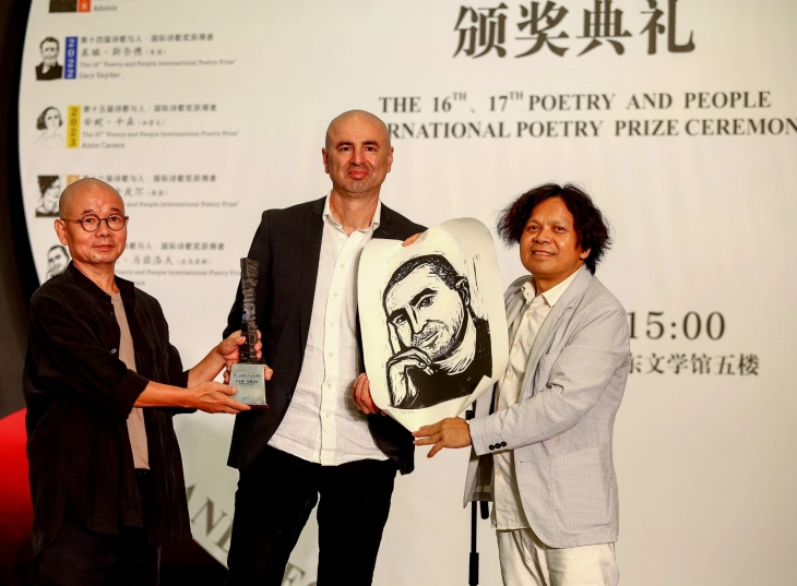 Меѓународна поетска награда за Никола Маџиров во Кина