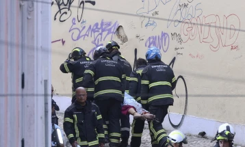 Death toll in Lisbon funicular derailment rises to at least 17