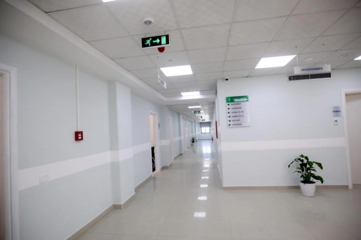 Во Тирана затворена приватна клиника „Интернешнл Медикер“, се трага по сопственикот Кара, кој е почесен конзул на Македонија во Измир