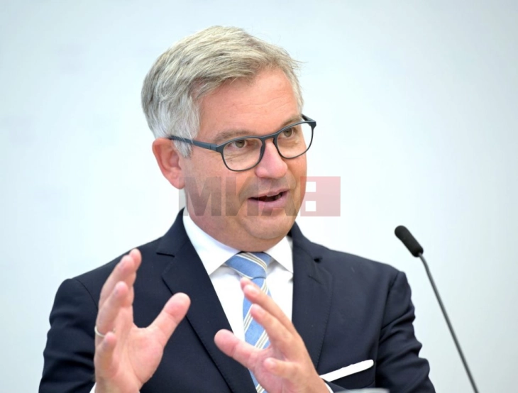 Брунер за ЕНР/МИА: Ние решаваме кој ќе може да дојде во ЕУ, а кој не 