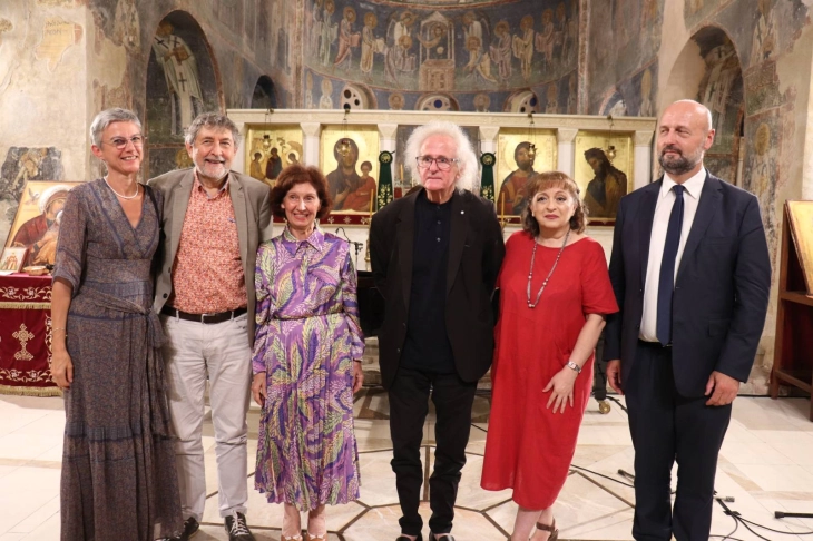 Портрети на Жан-Пјер Симеон и Јордан Плевнеш на фестивалот „Кирилица“ во Будва