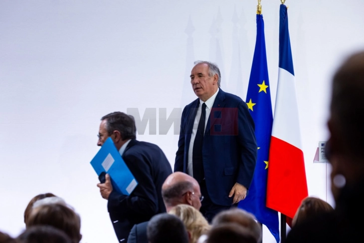 Франција на работ на економска и политичка криза,  премиерот веројатно ќе го изгуби гласањето за доверба