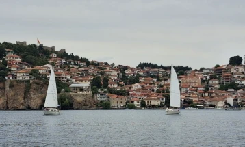 Едрењето – глас за бесшумно пловење по Охридско Езеро