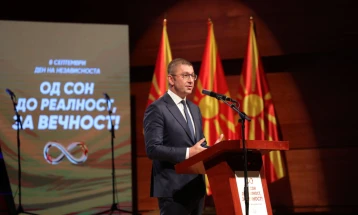 Mickoski: Pavarësia nuk është vetëm nënshkrim në letër, ajo është sakrificë, luftë, dashuri ndaj këtij vendi të shenjtë