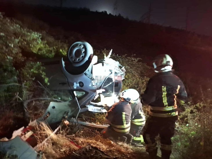 Едно лице повредено откако со возилото излетало од патот кај Пехчево