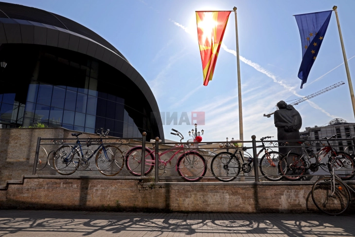 Mot me diell dhe erë nga drejtimi jugor