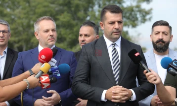 Томовски:  До почеток на кампањата за локални избори сите службени возила и возила во сопственост на државата треба да бидат брендирани