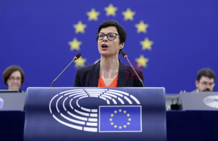 Kos: E dënojmë dhunën në Serbi dhe bëjmë thirrje për uljen e tensioneve