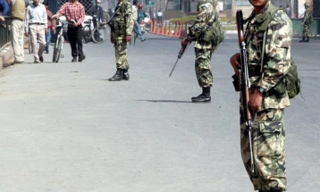 Во Катманду воведен полициски час, војската патролира по улиците