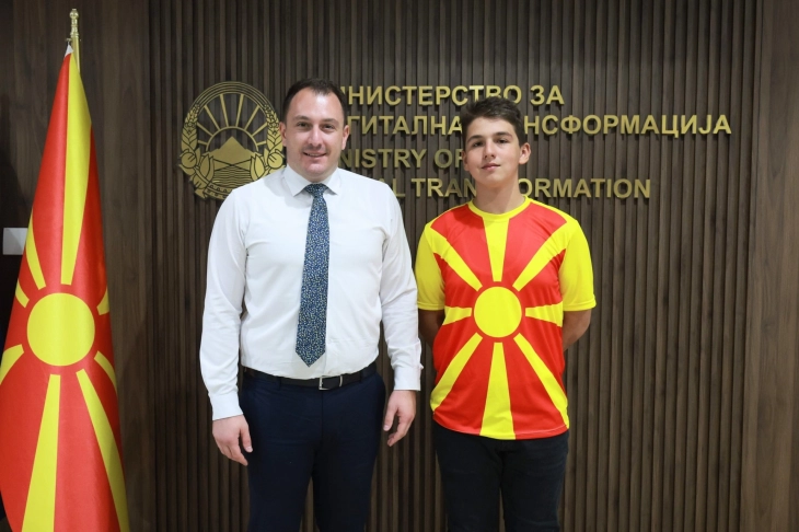 Министерот Андоновски се сретна со златниот медалист Владимир Грчев