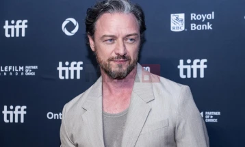 Џејмс Мекавој примил „случајна“ тупаница од туѓинец во бар во Торонто