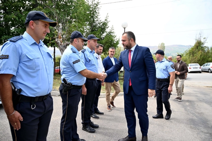 Тошковски најави реструктуирање со човечки и оперативни капацитети на полициското одделение Мирковци