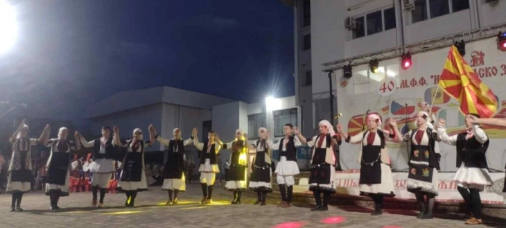 Велешкиот фолклорен ансамбл „Керамичар“ настапи на Меѓународниот фолклорен фестивал „Истибањско здравоживо“