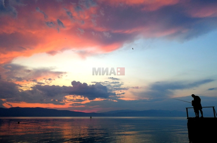 Mot me vranësira të ndryshueshme, me temperaturë deri në 33 gradë