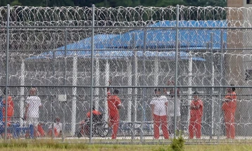 Стотици јужнокорејски работници протерани од САД поради „погрешни визи“