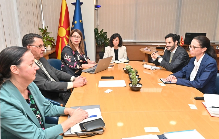 Гувернерот Славески на средба со претставници на Амбасадата на Швајцарија и Институтот од Женева