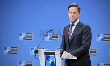 NATO filloi operacionin 